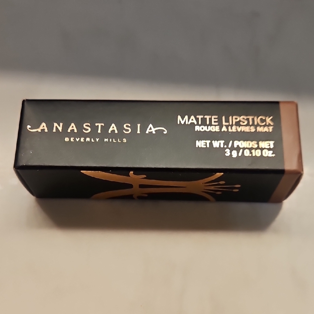 Anastasia Beverly Hills Lipstick in Warm Brown with Gold Case - Picture 3 of 6